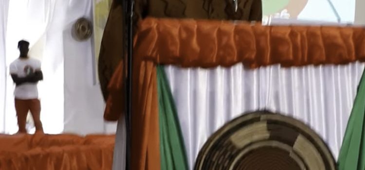 Aziz Salmone Fall discours à la maison du peuple à Ouagadougou